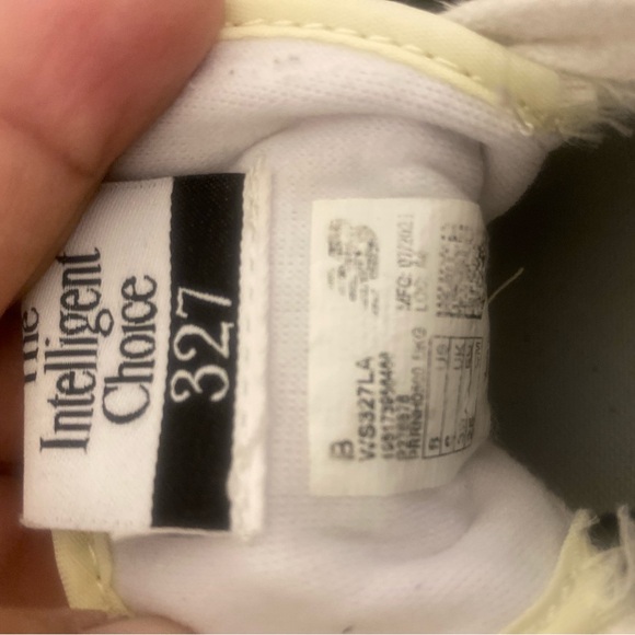 New Balance 327 - Picture 10 of 10
